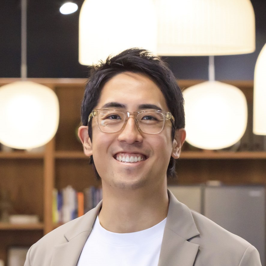 成田 修造