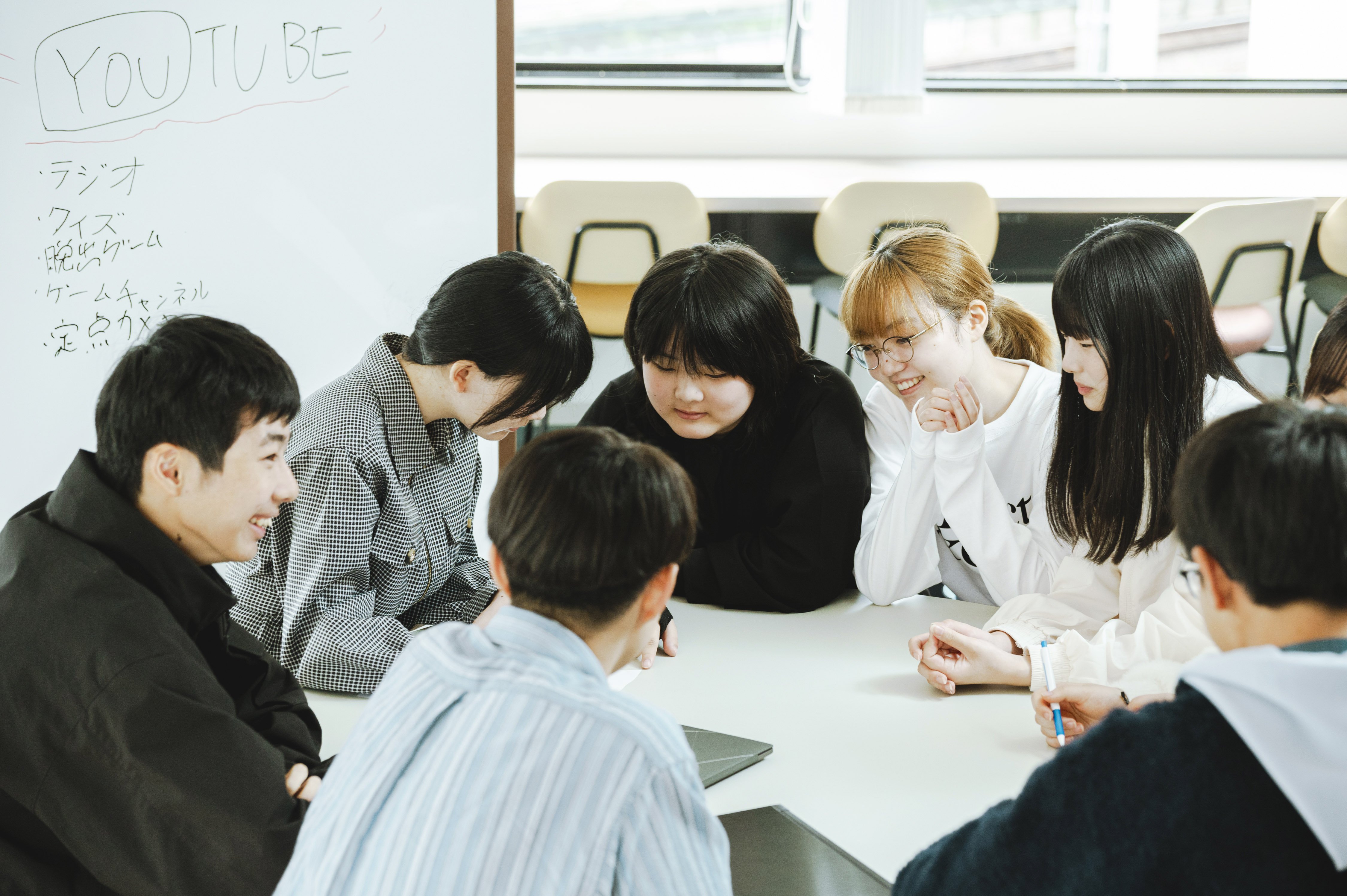 HR高等学院の生徒たち